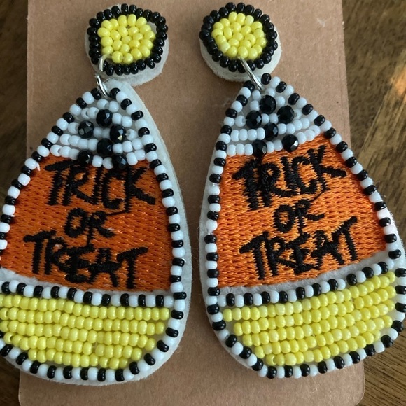 Jewelry - Halloween Dangle earrings, beaded earrings, Orange Yellow, Candy Corn earrings